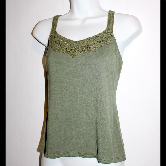 💚SANTIKI GREEN CROCHET Adjustable strap tank top - Picture 6 of 11